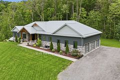 16 Newpierce Drive, Stirling-Rawdon, ON K0K 3E0
