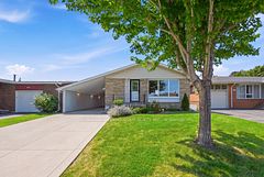 104 Nash Road S, Hamilton, ON L8K 4J7