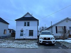 18 Forks Road E, Welland, ON L3B 5K1