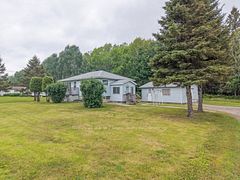 1272 Lakeshore Drive, North Bay, ON P1B 8Z4