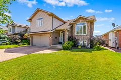 7040 St Michael Avenue, Niagara Falls, ON L2H 3N9