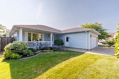 15 Foxhill Crescent, St. Catharines, ON L2S 3T9