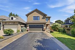 379 Michael Drive, Welland, ON L3C 0A5
