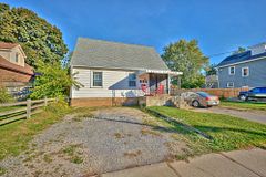 6437 Barker Street, Niagara Falls, ON L2G 1Y6