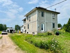 827 B Line Road, Laurentian Valley, ON K8A 6W5