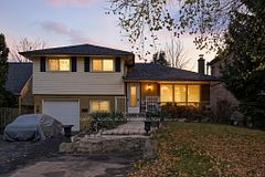 120 Stone Church Road W, Hamilton, ON L9B 1A3