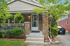10 Byron Avenue E, London South, ON N6C 1C5