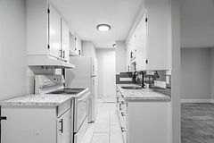 24 Brookside Street N 2, London South, ON N5Z 3J3