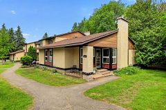 164 McClintock Way 6, Kanata, ON K2L 2A4