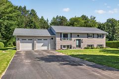 12 Jamie Crescent, Petawawa, ON K8H 3N2