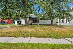 30 Elm Street, Gananoque, ON K7G 2S7