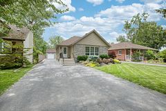 6021 Montrose Road, Niagara Falls, ON L2H 1L4