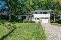 1732 Rutherglen Close, Sarnia, ON N7S 3R9