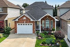 25 Eric Burke Court, Hamilton, ON L9A 5J9