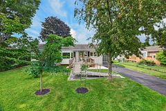 813 Camberley Crescent, Kingston, ON K7M 4C6