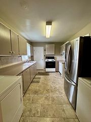 100 Niagara Street Main+Basement, St. Catharines, ON L2R 4L4