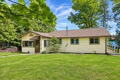 41 Deerfield Road, McKellar, ON P2A 0B4