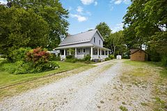4656 Lakeside Street, Plympton-Wyoming, ON N0N 1J0