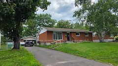 32 Park Drive, Petawawa, ON K8H 2E1