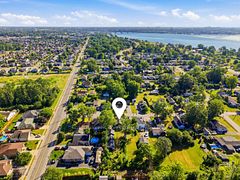 81 Edward Avenue W, Fort Erie, ON L2A 5K4