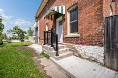 108 Lindsay Street S Unit#C, Kawartha Lakes, ON K9V 2M6