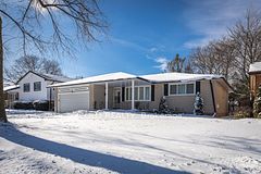 31 Applewood Lane, London South, ON N6J 3P9