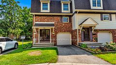 900 Pond View Road 72, London South, ON N5Z 4L7