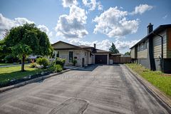 8086 Paddock Trail Drive, Niagara Falls, ON L2H 1X3