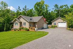 25 Lakeland Avenue, Trent Lakes, ON K0L 1J0