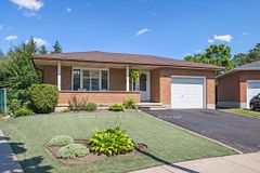 32 Warwick Court, Kitchener, ON N2E 2P1