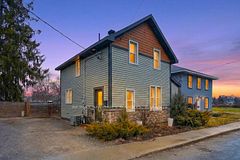 20 RIVER Street, Smiths Falls, ON K7A 3S2