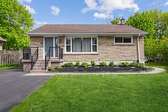 13 Beaucourt Place Lower, Hamilton, ON L8S 2P8