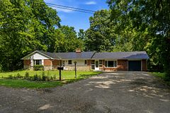 5 Hatfield Place, Hamilton, ON L9H 4J7