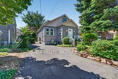 100 REGENT Street, Kingston, ON K7L 4J8