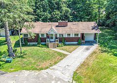180 Lofty Pines Crescent, Gravenhurst, ON P1P 1M6