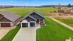 16 Minto Street S, Minto, ON N0G 1M0