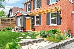 13 Tweedsmuir Avenue, Hamilton, ON L9H 4H6