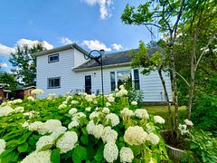 9 Spruce Glen Road, Huntsville, ON P1H 1C9