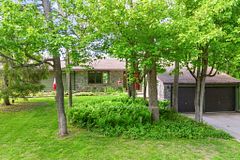 4 Leeward Street, Country Place - Pineglen - Crestview and Area, ON K2E 5W5
