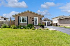 19 Acadia Drive, Welland, ON L3C 6L4