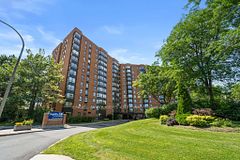 80 Sandcastle Drive 1213, South of Baseline to Knoxdale, ON K2H 9E7