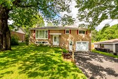 25 Anthony Court, Huntsville, ON P1H 1T2