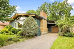 359 Mountbatten Avenue, Alta Vista and Area, ON K1H 5W2