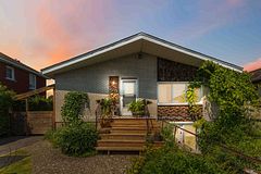 1221 Kitchener Avenue W, Hunt Club - South Keys and Area, ON K1V 6W4