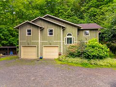 8 Mountain Basin Drive, McDougall, ON P2A 2W9