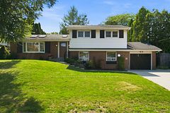 17 Lynndale Drive, Hamilton, ON L9H 3L4