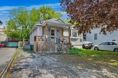 261 Montfort Street, Vanier and Kingsview Park, ON K1L 5P1
