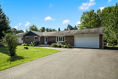 66 Westvale Drive, Bracebridge, ON P1L 1B3