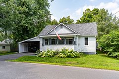 570 Pinedale Road, Gravenhurst, ON P1P 1M1