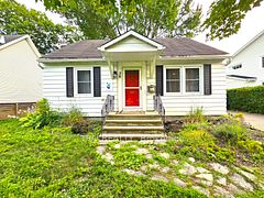 28 Arundel Avenue, Manor Park - Cardinal Glen and Area, ON K1K 0B6